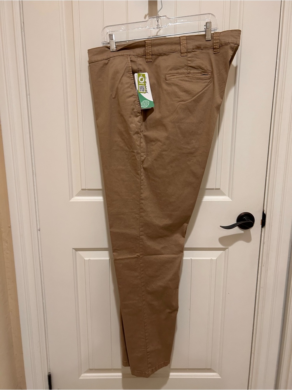 NWT: Men's Khaki Tapered Fit Pants